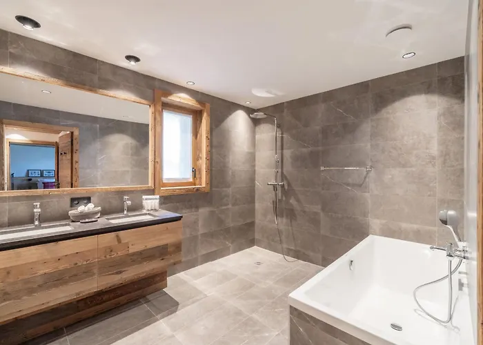 Luxueux Avec Et Sauna Au Coeur De - Fr-1-568-36 * Courchevel
